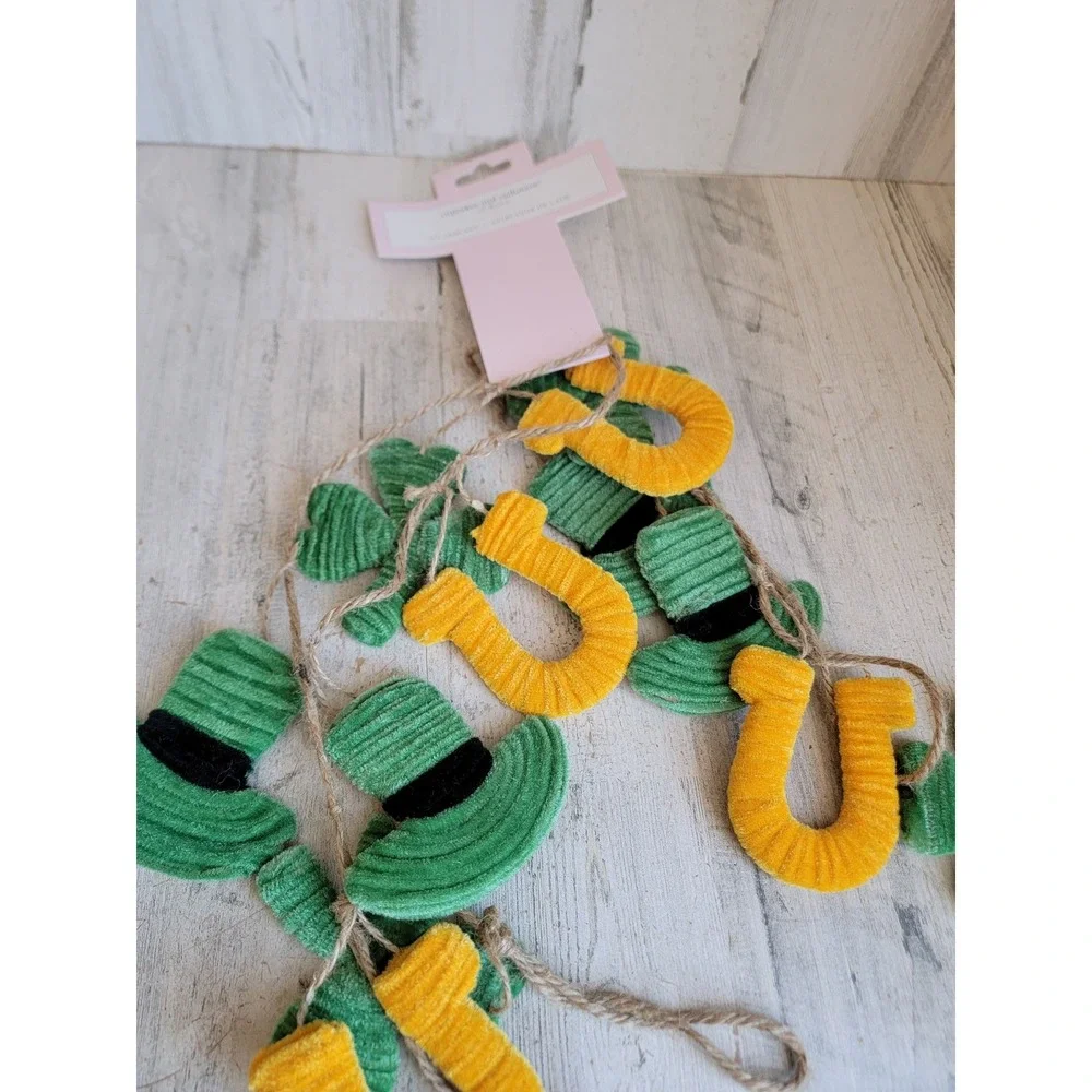 Cupcakes cashmere St Patrick's Day Garland clover horseshoe hat plush